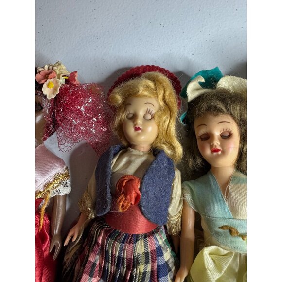 Arco Atlantic Richfield Co Intntl Dolls Traditional Outfits Set Of 4 Vintage - Picture 3 of 8